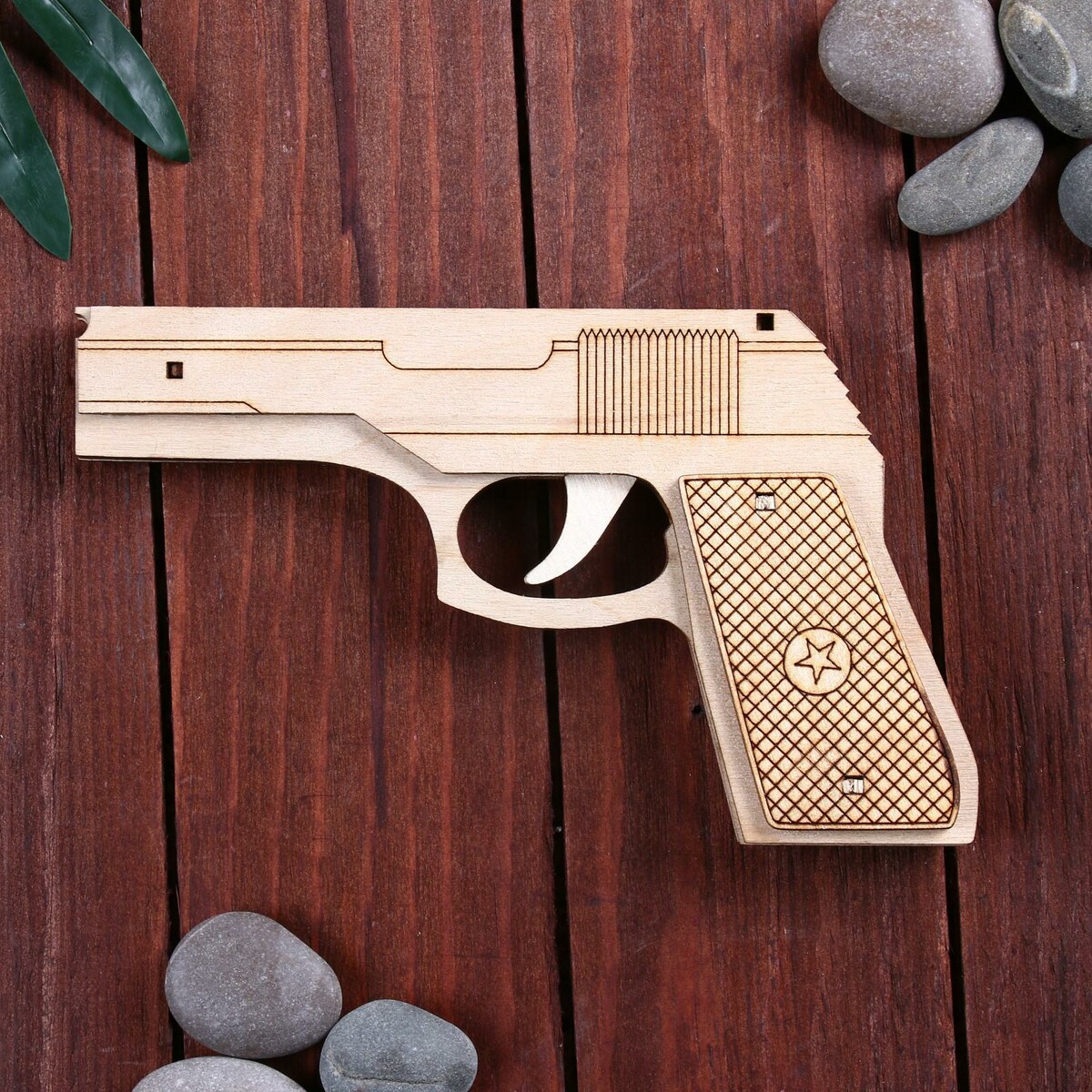 фото Сувенир деревянный пистолет резинкострел, стреляет резинками дарим красиво