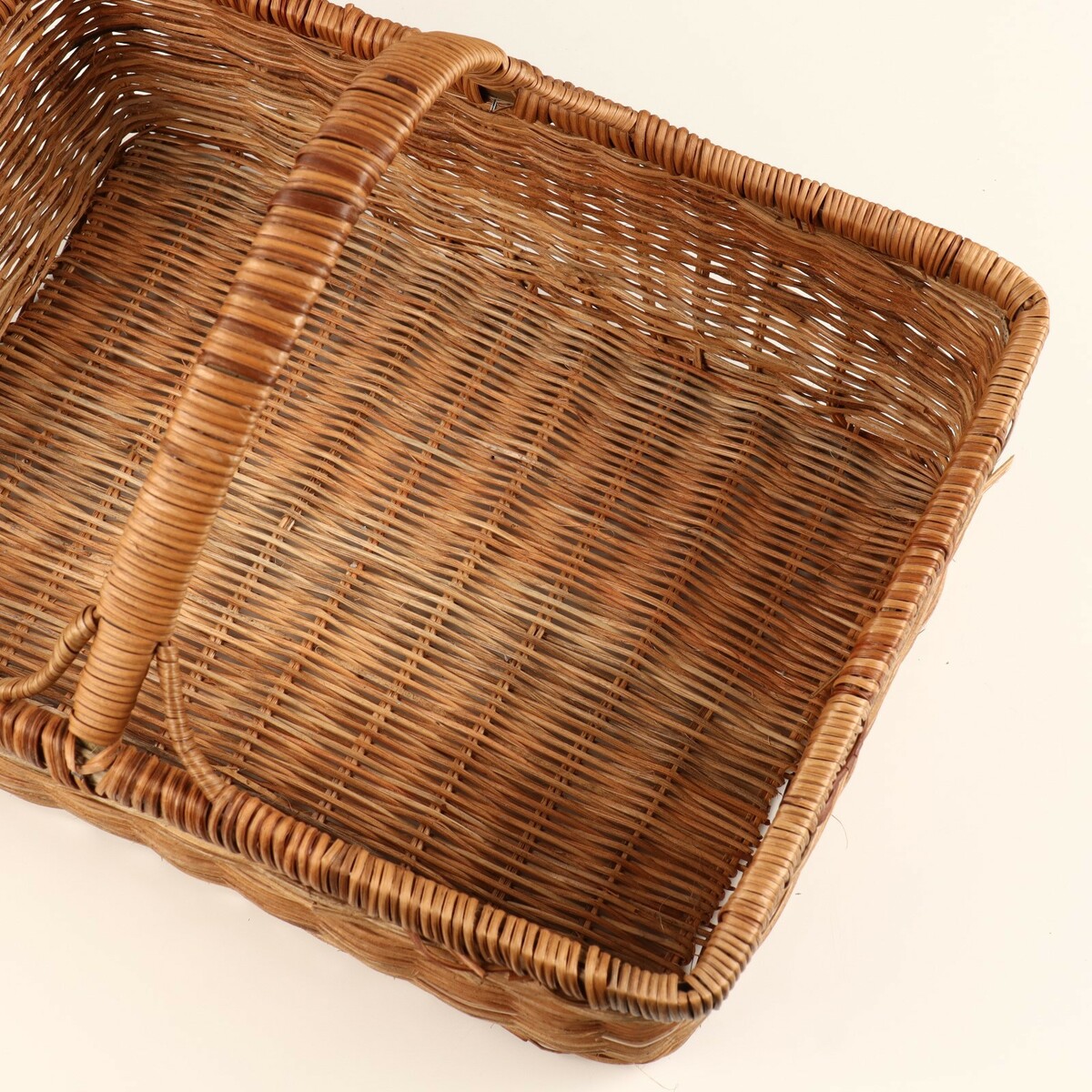 фото Корзина с высокой ручкой, 40х31х25 см, ротанг no brand