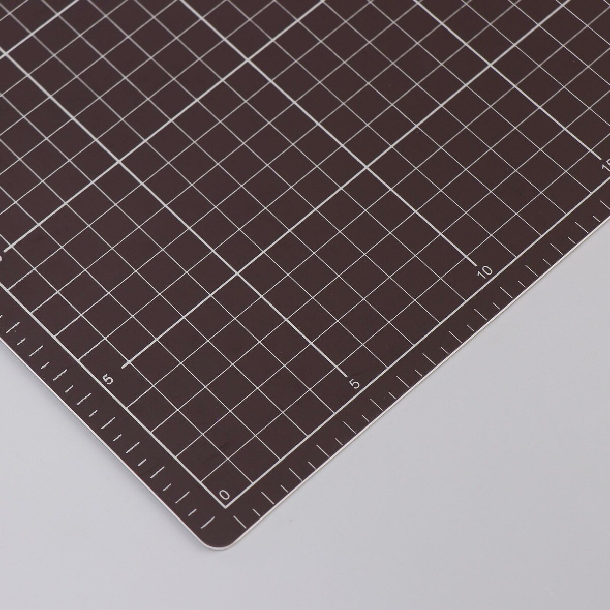 фото Резиновый мат двухсторонний для творчества а4 белый с черным 22х30х0,3 см no brand