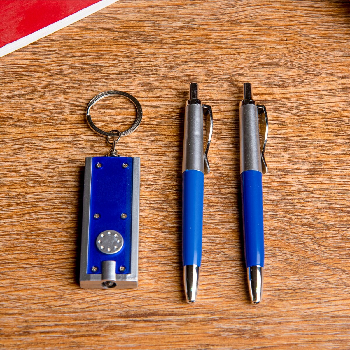 фото Набор подарочный 3в1 (2 ручки, фонарик синий) no brand