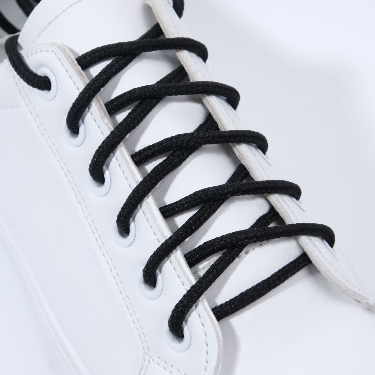 фото Шнурки для обуви, пара, круглые, d = 3 мм, 120 см, цвет черный onlitop