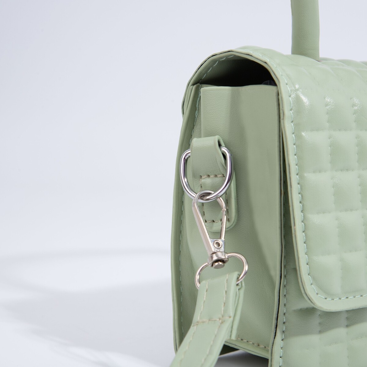 фото Сумка-мессенджер на клапане, цвет зеленый no brand