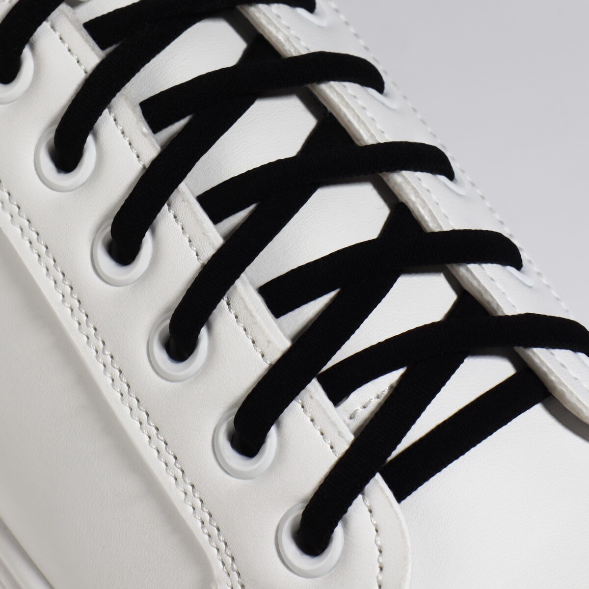 фото Шнурки для обуви, пара, круглые, с фиксатором, эластичные, d = 5 мм, 100 см, цвет черный onlitop