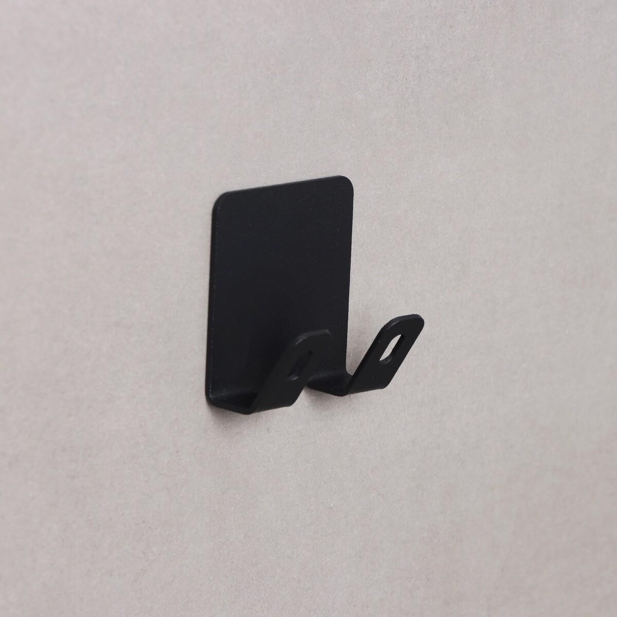 фото Крючок двойной настенный самоклеющийся лофт, 55×50×35 мм, цвет черный no brand