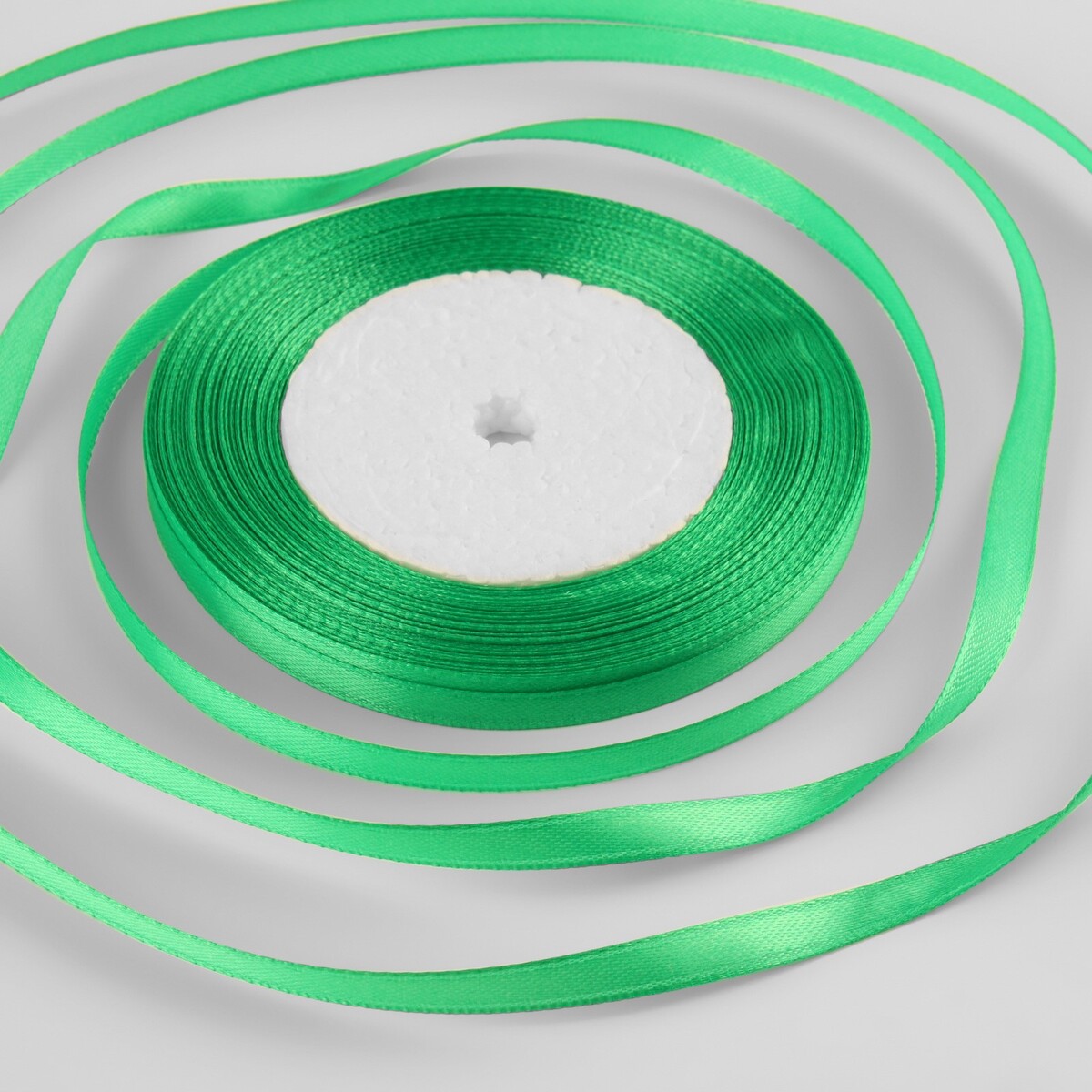 Лента атласная, 6 мм × 30 ± 1 м, цвет светло-зеленый 
Лента атласная, 6 мм × 30 ± 1 м, цвет светло-зеленый