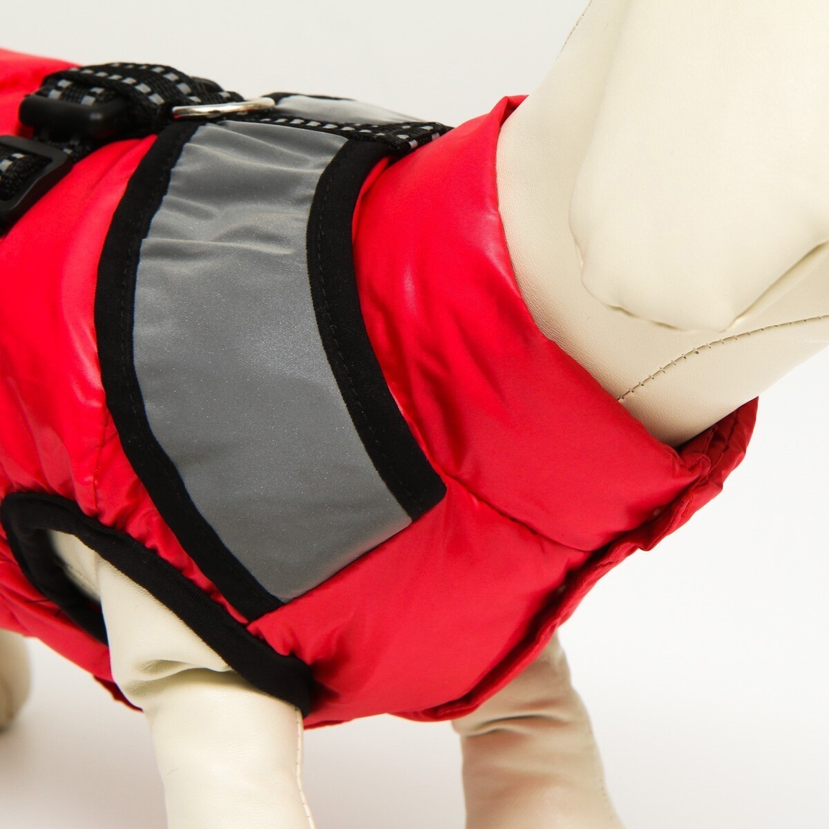 фото Куртка для собак со светоотражающей шлейкой, размер 16 (дс 36, ог 46, ош 35), красная no brand