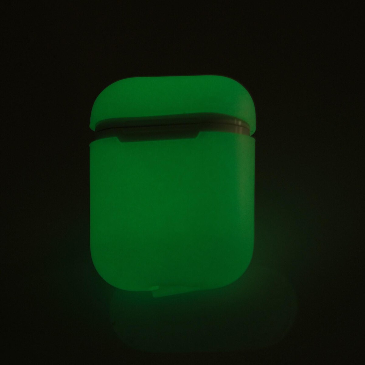 фото Чехол luazon для футляра airpods 1/2, мат. верха: силикон, 56х24х47 мм, люминесцентный белый luazon home