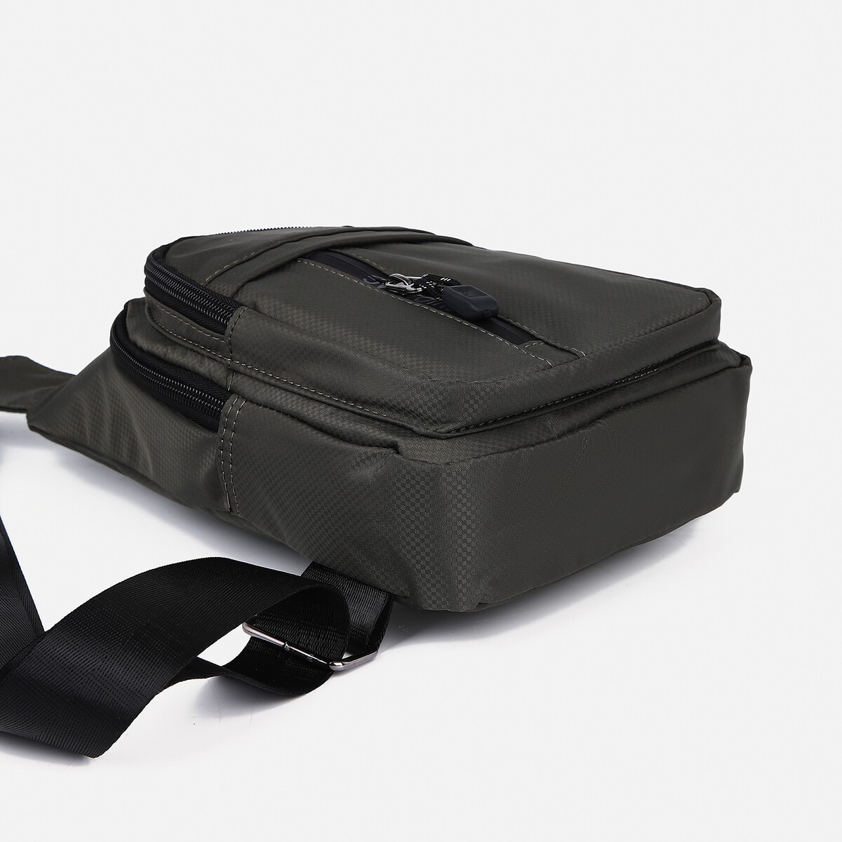 фото Сумка слинг мужская из текстиля, отверстие для наушников, цвет зеленый no brand