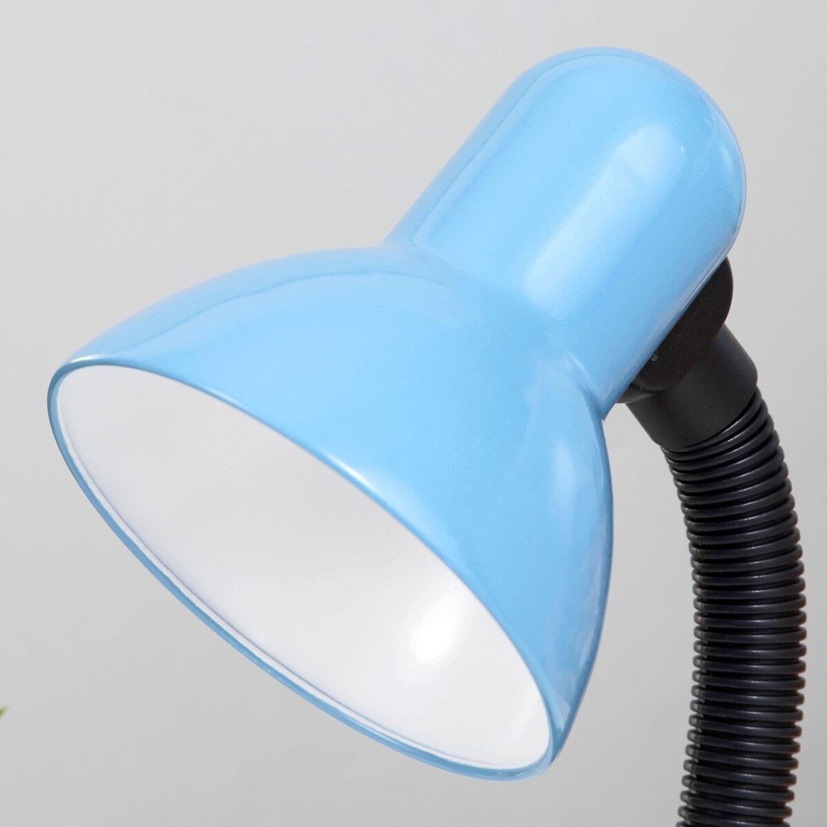 фото Лампа настольная е27, с выкл. на зажиме (220в) голубая (108в) risalux