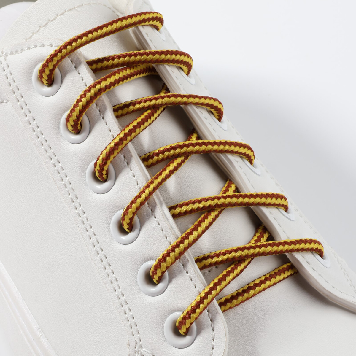 фото Шнурки для обуви, пара, круглые, d = 5 мм, 110 см, цвет коричневый/желтый onlitop