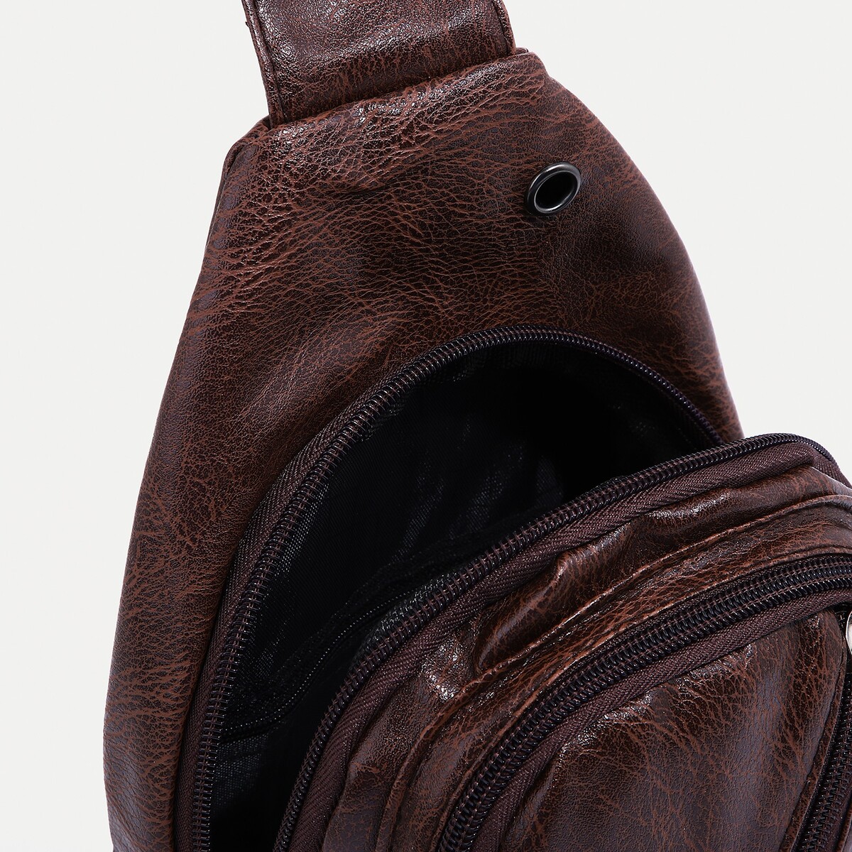 фото Сумка слинг мужская, искусственная кожа, отверстие для наушников, цвет коричневый no brand