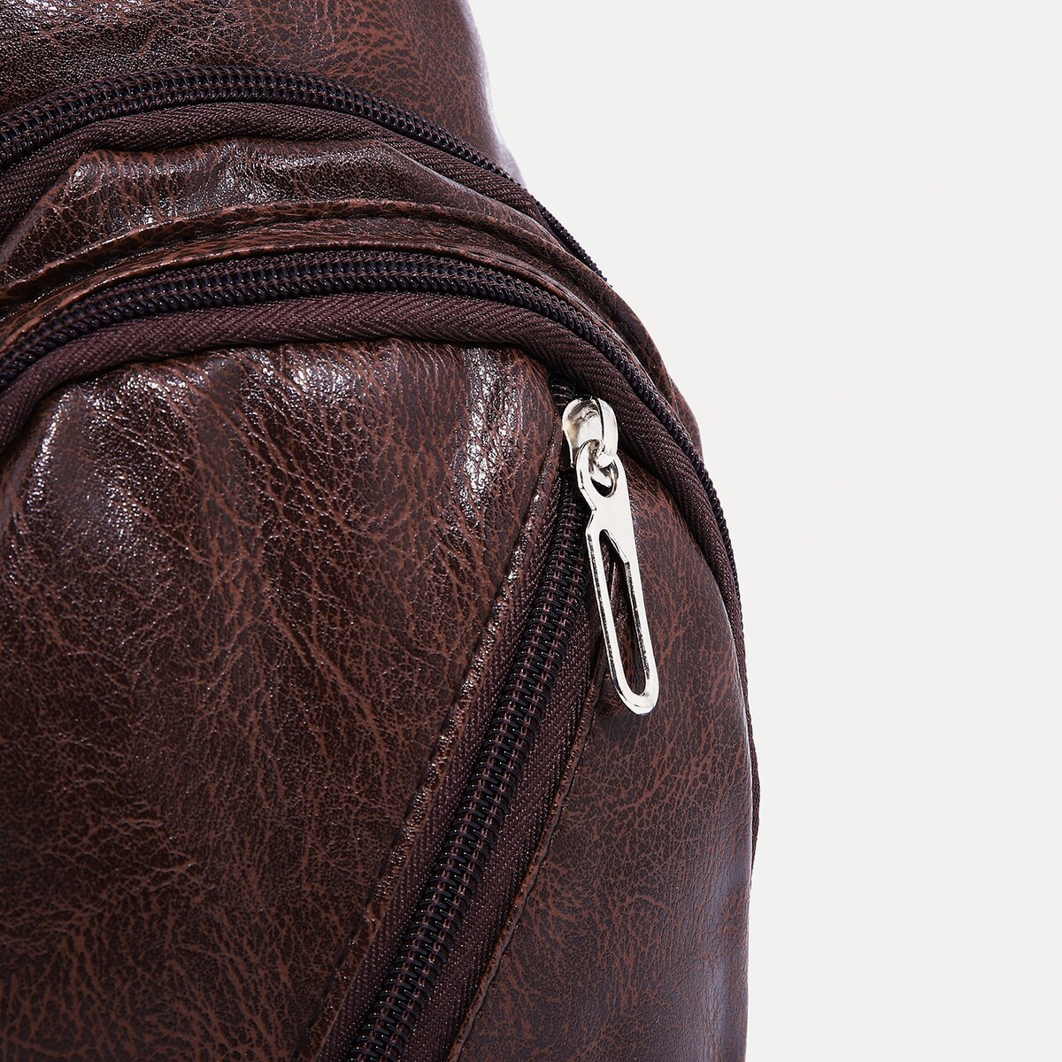 фото Сумка слинг мужская, искусственная кожа, отверстие для наушников, цвет коричневый no brand