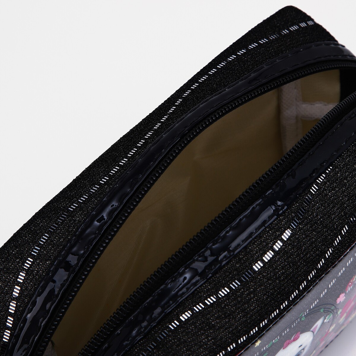 фото Косметичка на молнии, цвет черный no brand