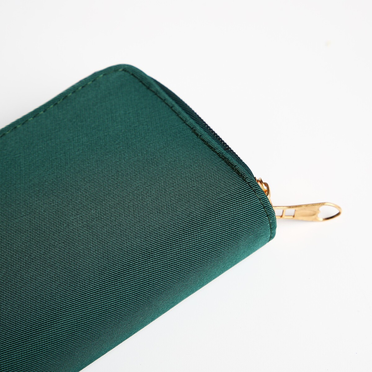 фото Кошелек на молниях, цвет зеленый no brand