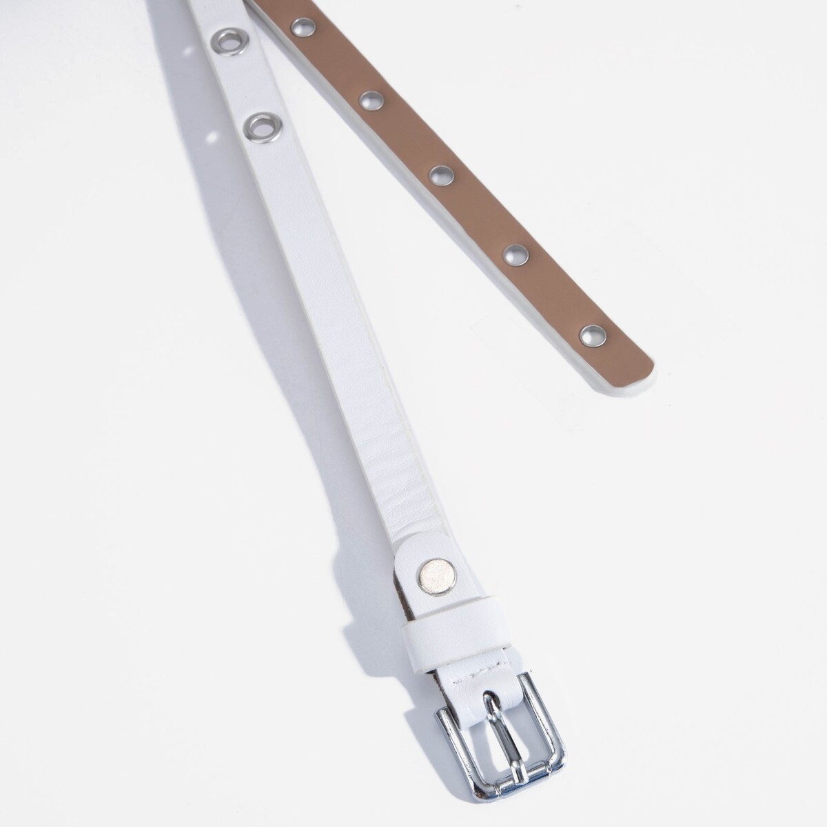 фото Ремень женский, ширина 1,5 см, винт, пряжка металл, люверсы, цвет белый no brand
