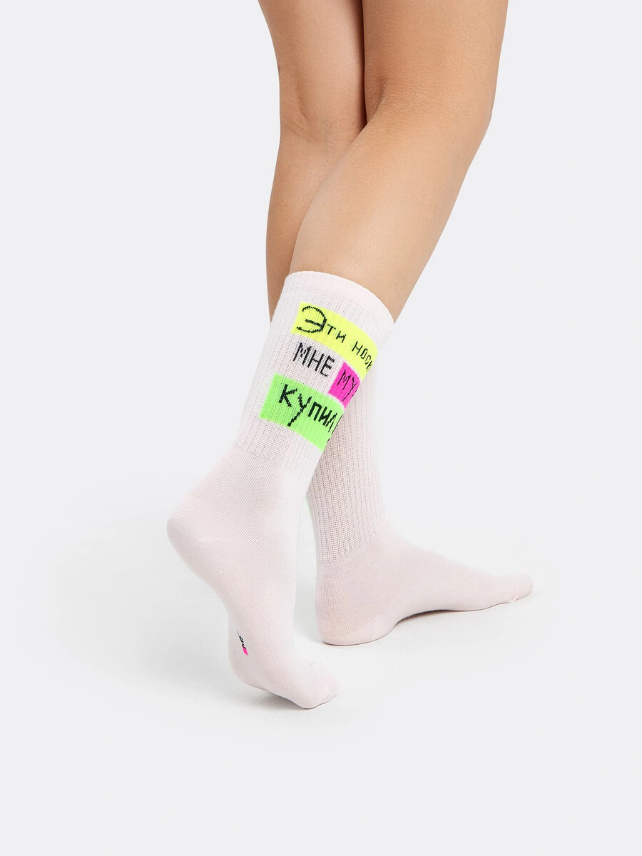 фото Носки женские розовые с рисунком в виде надписи mark formelle
