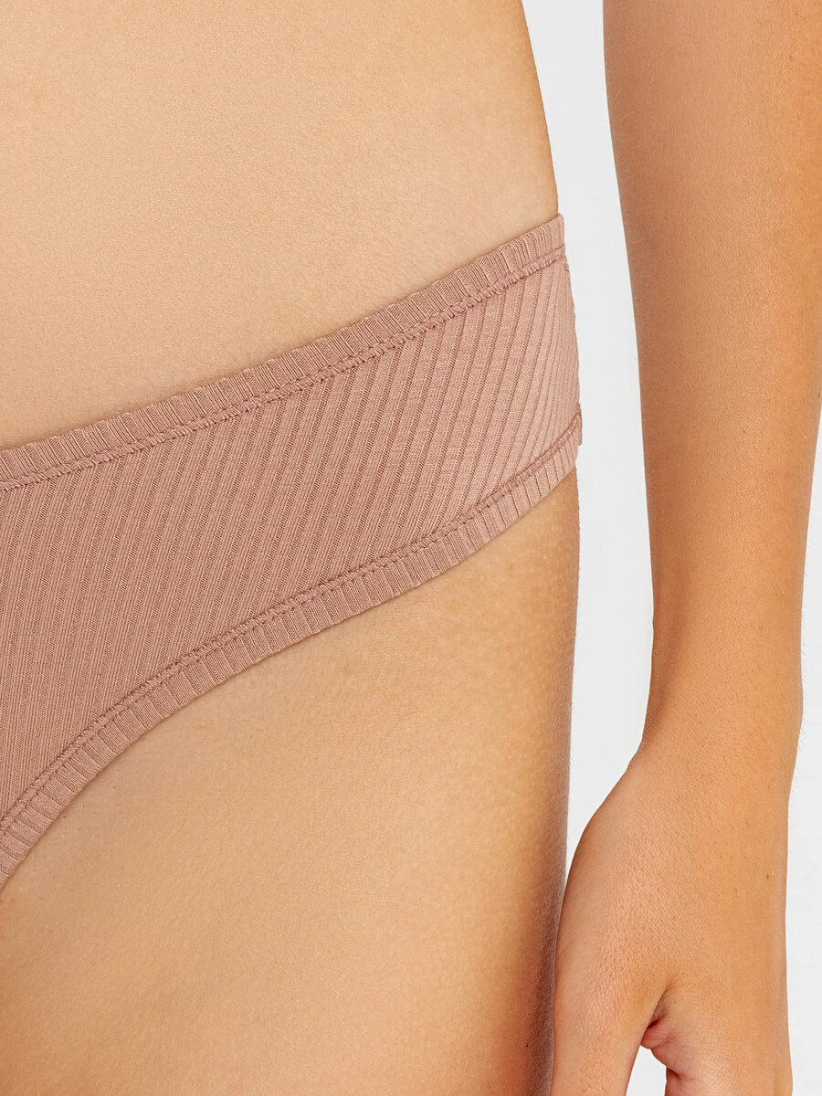 фото Трусы женские бразилиана в коричневом оттенке mark formelle