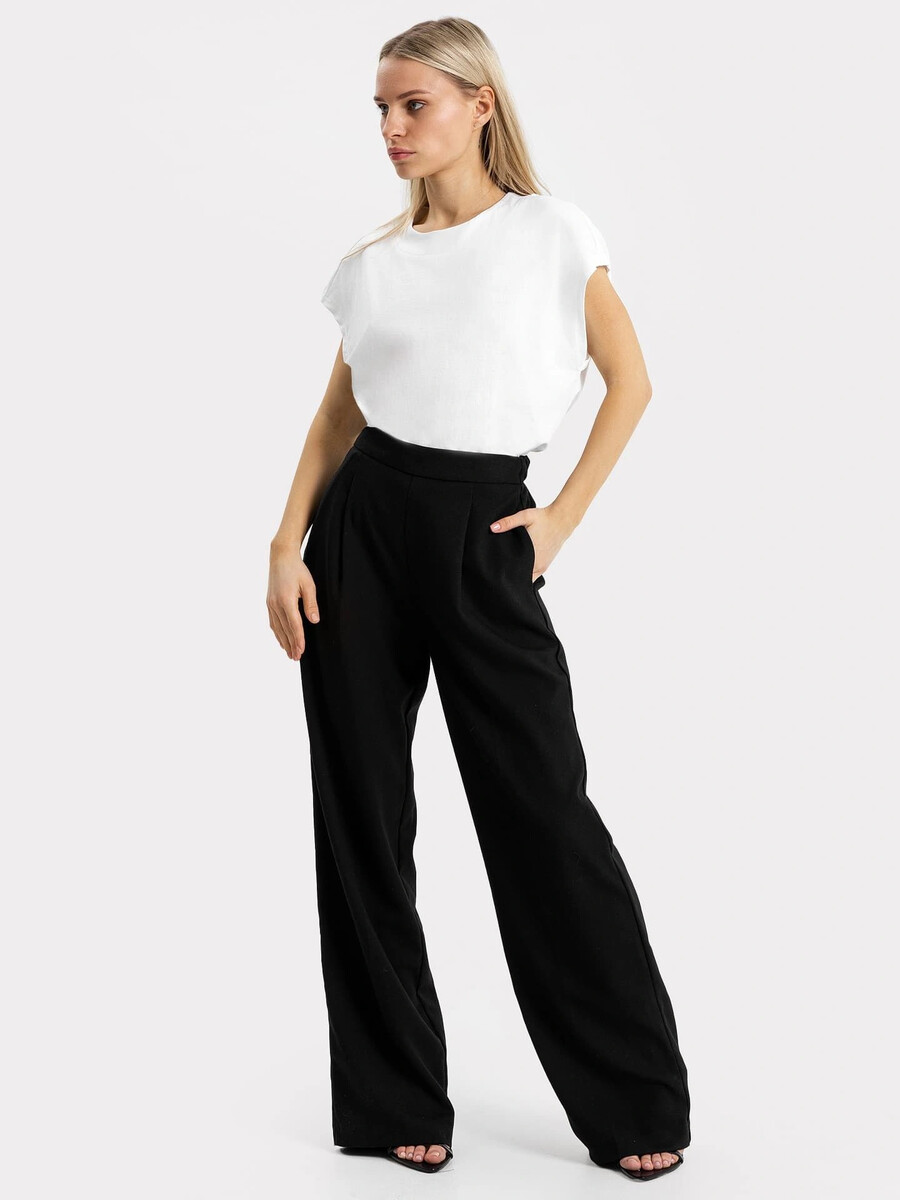 фото Хлопковая женская футболка-безрукавка в белом цвете mark formelle