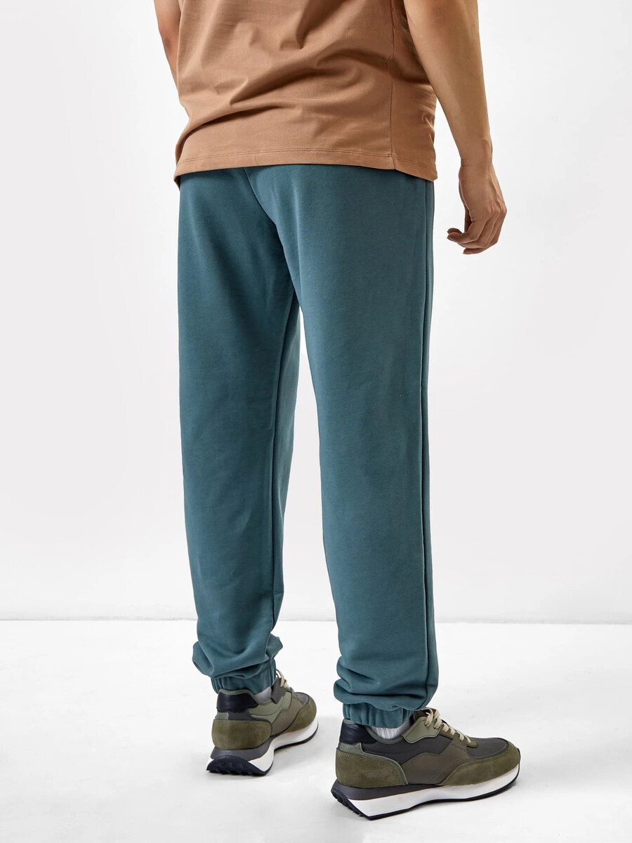 фото Однотонные брюки-джоггеры в зеленом цвете mark formelle