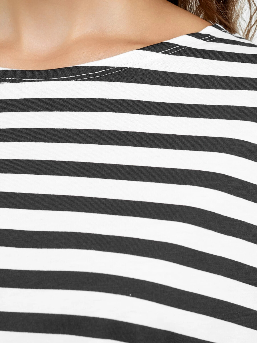 фото Свободный женский лонгслив в черно-белую полоску mark formelle