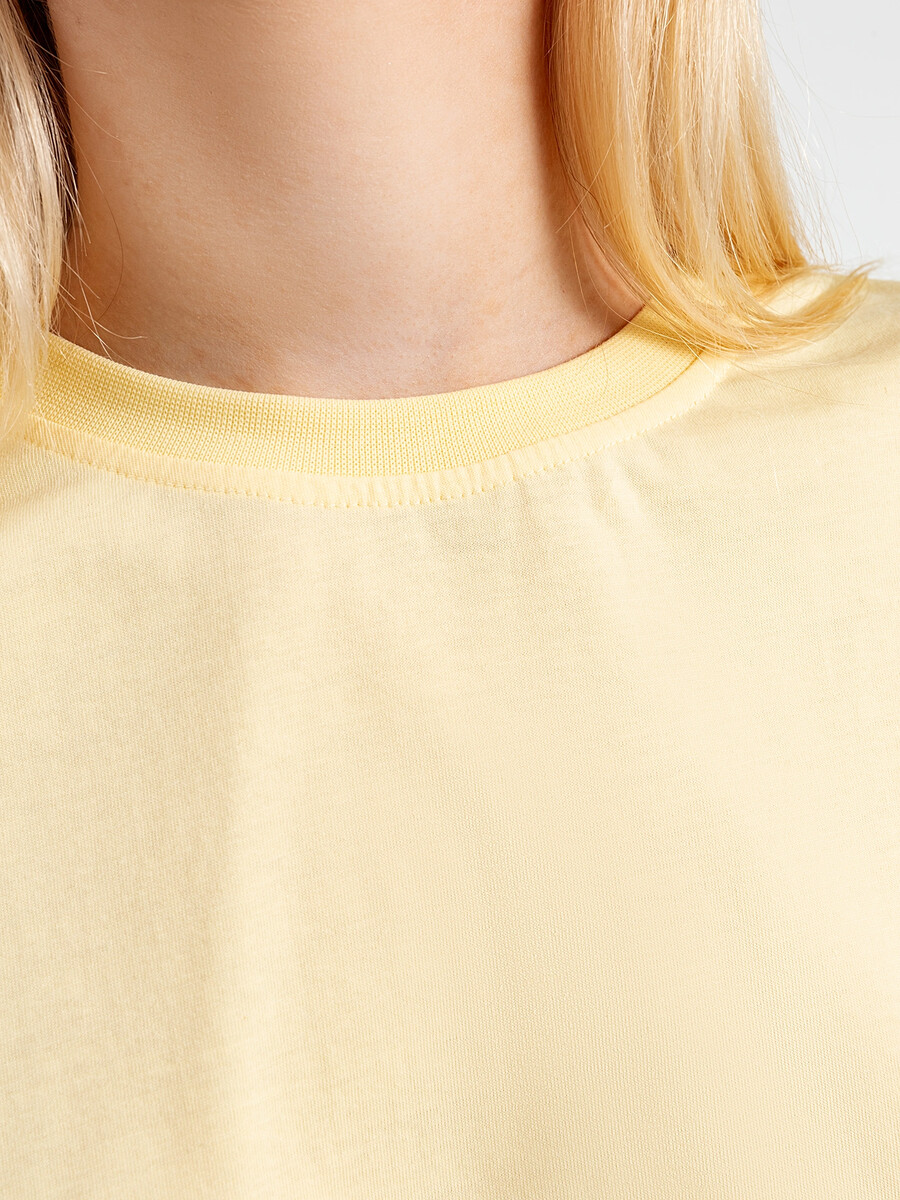 фото Укороченная футболка оверсайз желтого цвета mark formelle