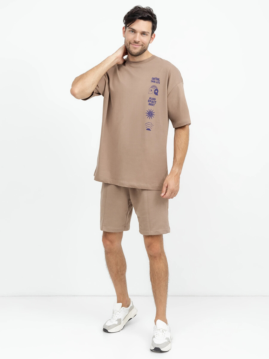 фото Свободные мужские шорты с вертикальными швами-стрелками в коричневом цвете mark formelle