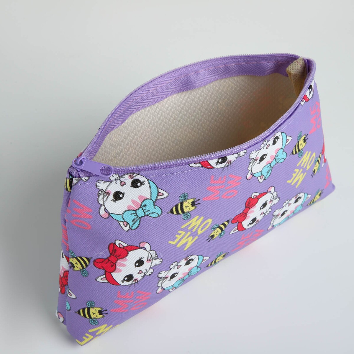 фото Косметичка на молнии, цвет сиреневый no brand