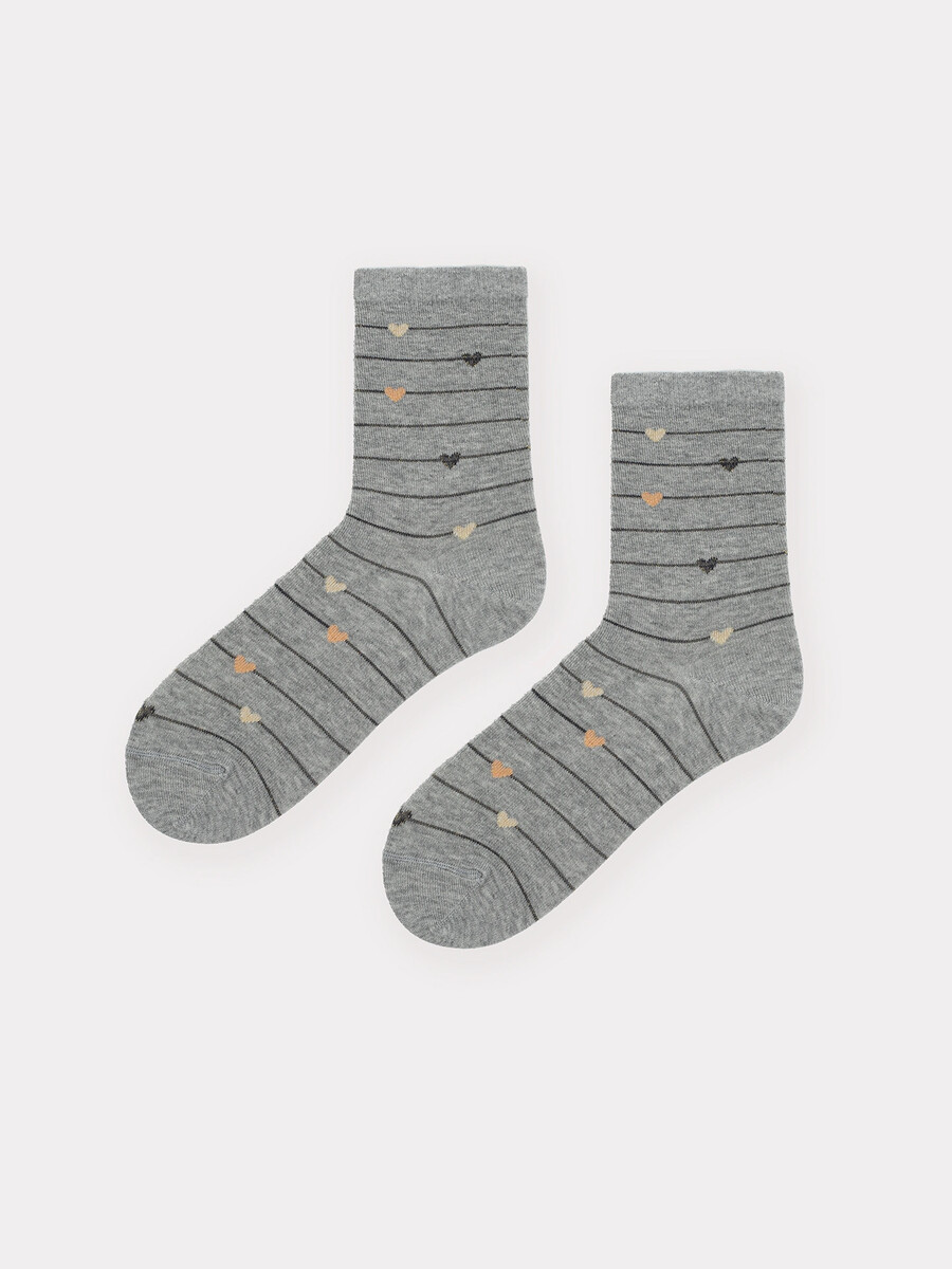 фото Носки женские серые с рисунком в виде полосочек и сердечек mark formelle