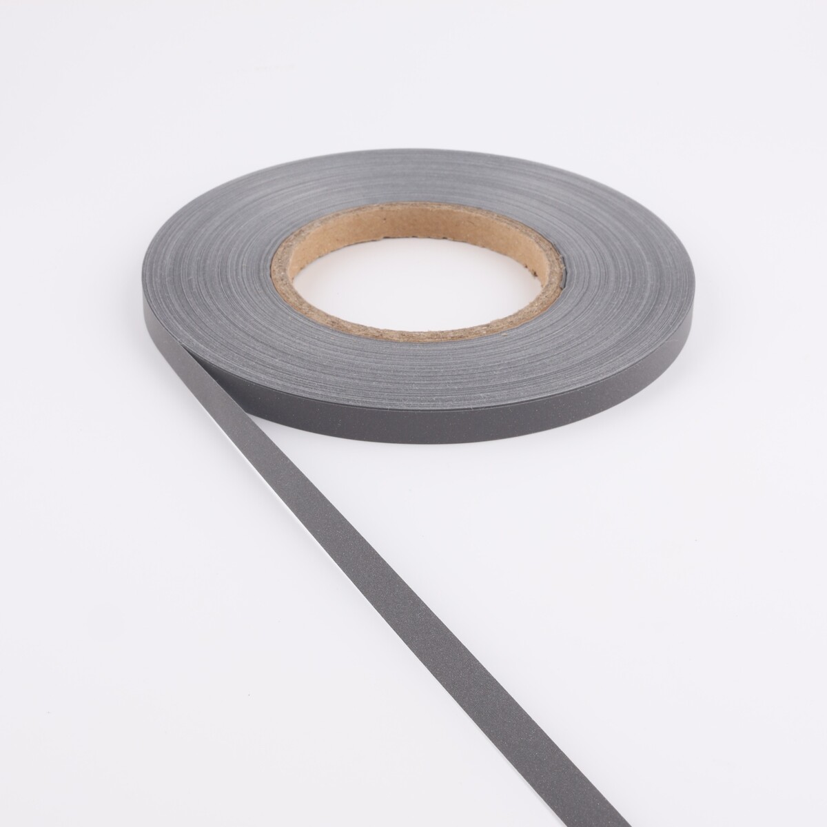 

Светоотражающая лента, 10 мм, 100 ± 1 м, цвет серый