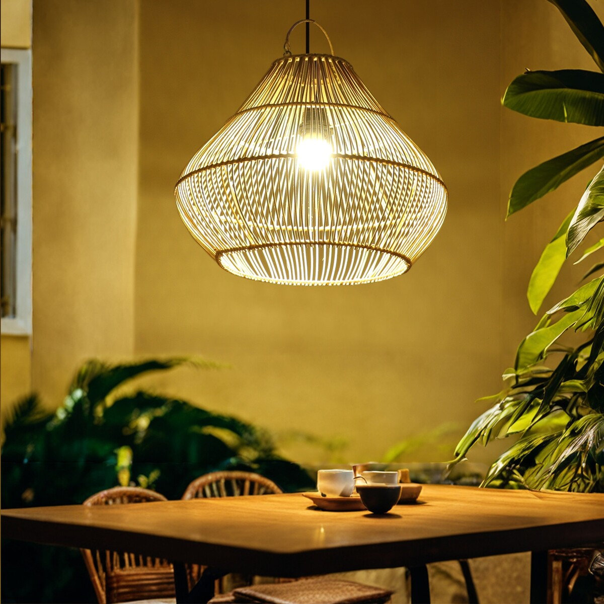 Светильник потолочный из ротанга
Светильник потолочный из ротанга