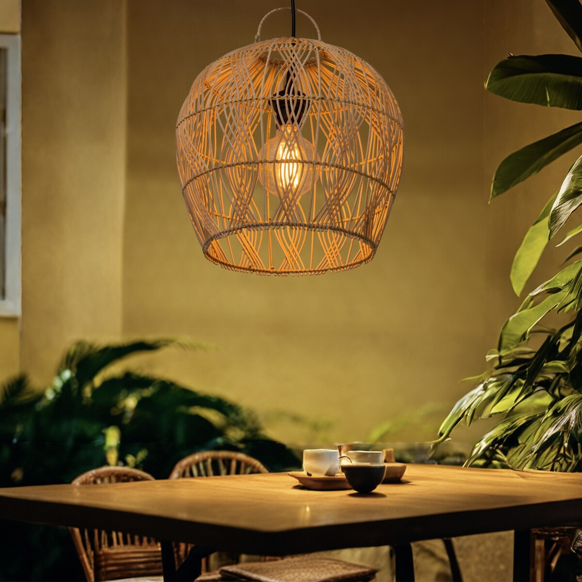 Светильник потолочный из ротанга
Светильник потолочный из ротанга