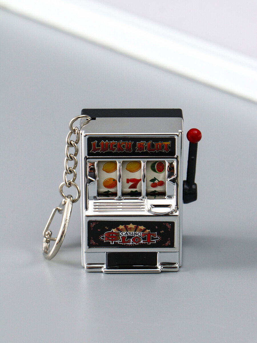 Брелок для ключей на карабине
Брелок для ключей на карабине