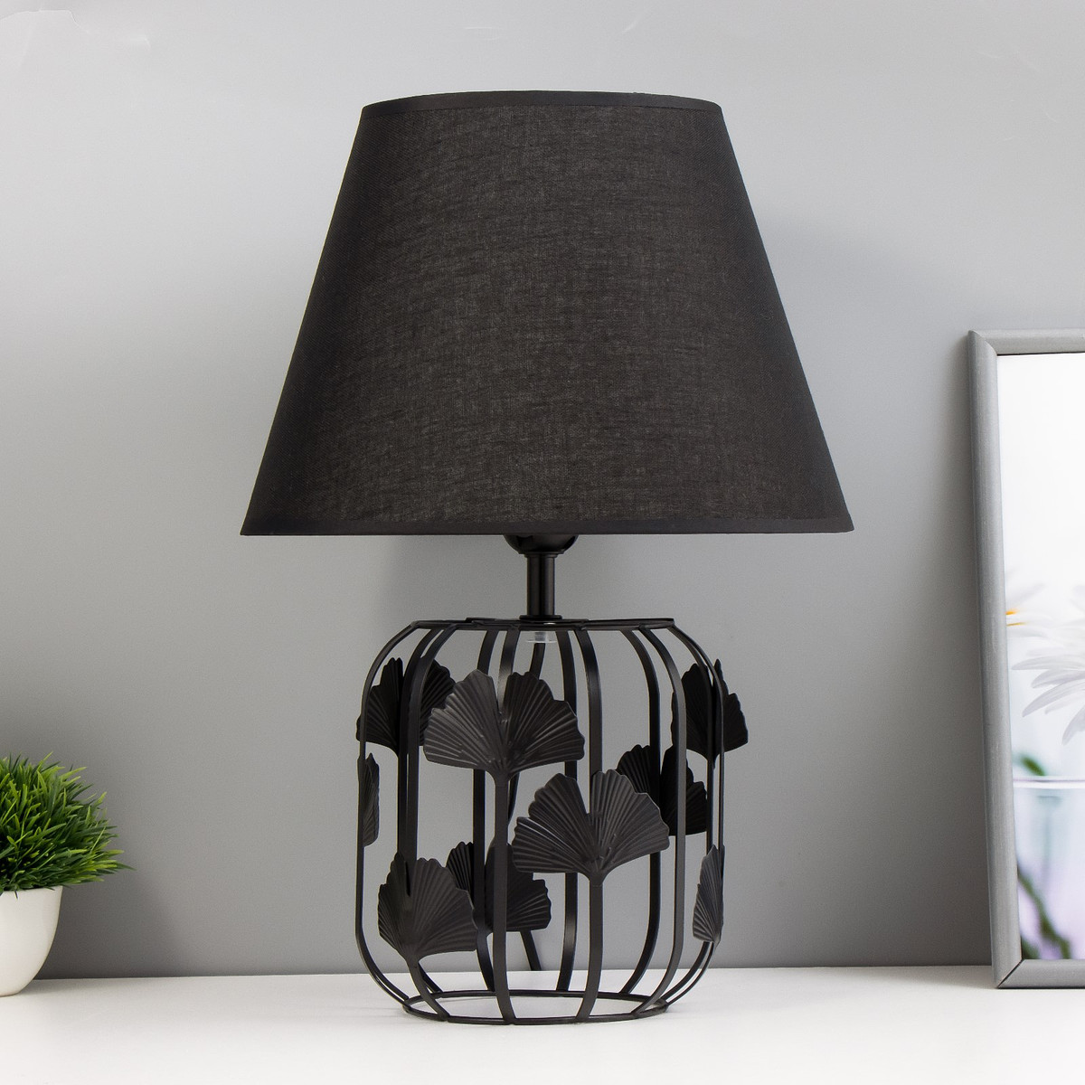 Настольная лампа
Настольная лампа