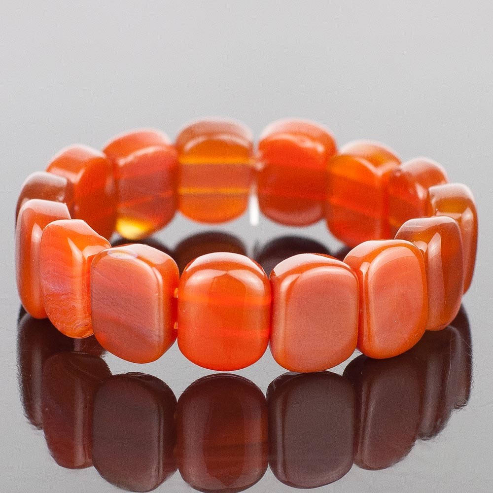 Карнеол камень. Камень удачи карнелиан, сердолик. Генуэзский сердолик. Оранжевый карнеол камень. Сердолик камень цвет.