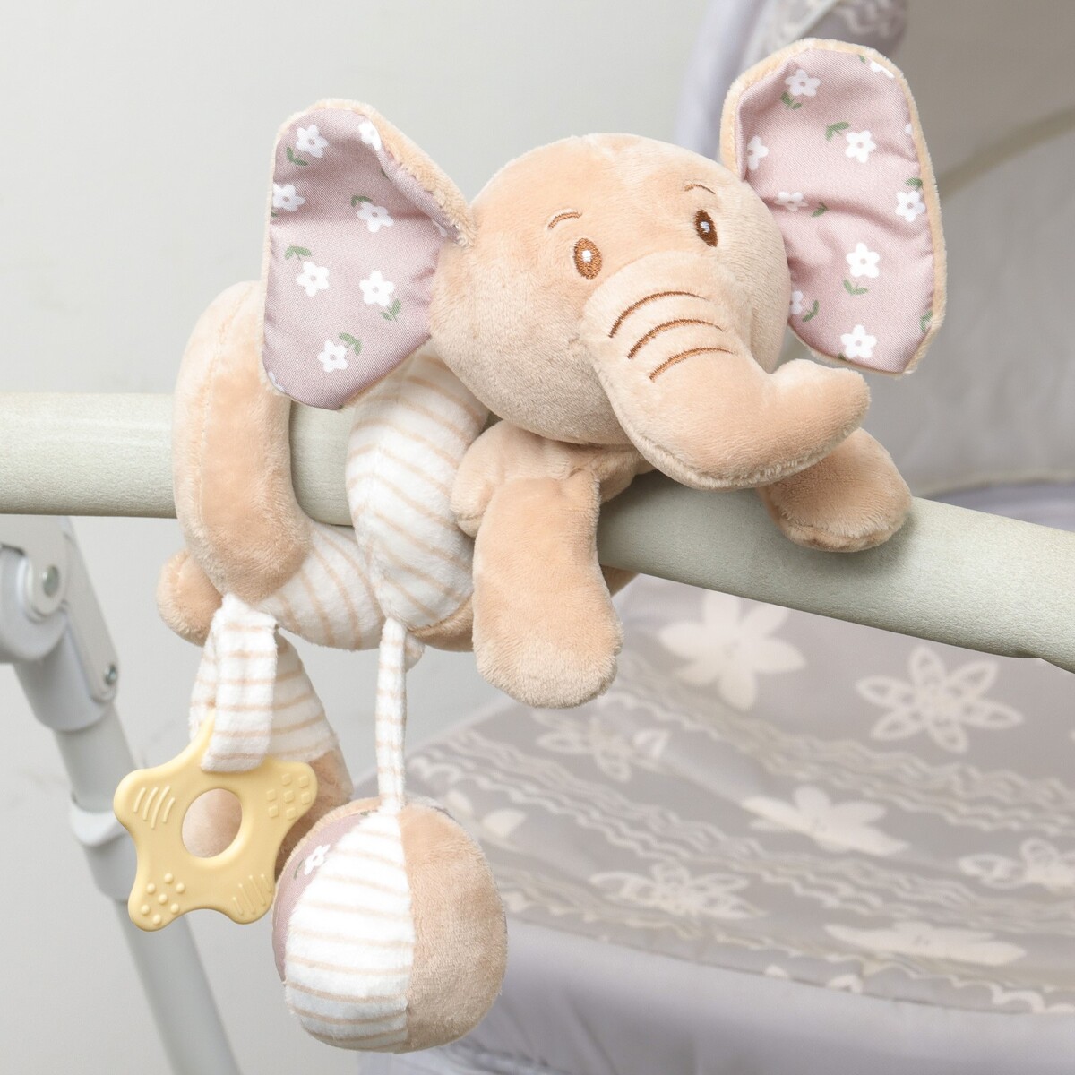 Растяжка - спираль с игрушками дуга на коляску / кроватку для малышей 0+ дуга жирафики с подвесками лето
