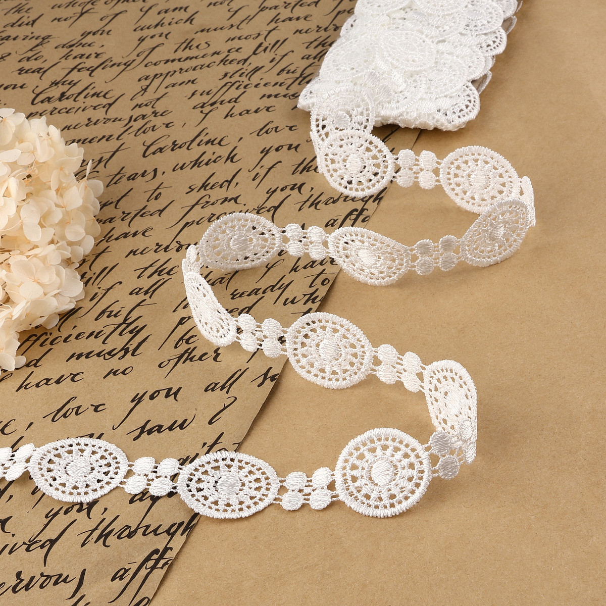 

Кружево гипюровое, 30 мм × 8±0.5 м, белое, Белый