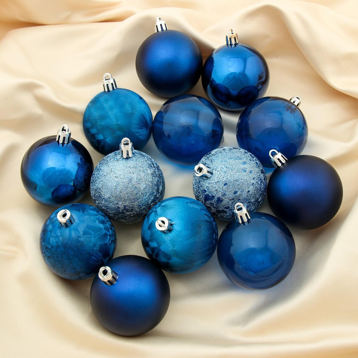 Синие шары на елку