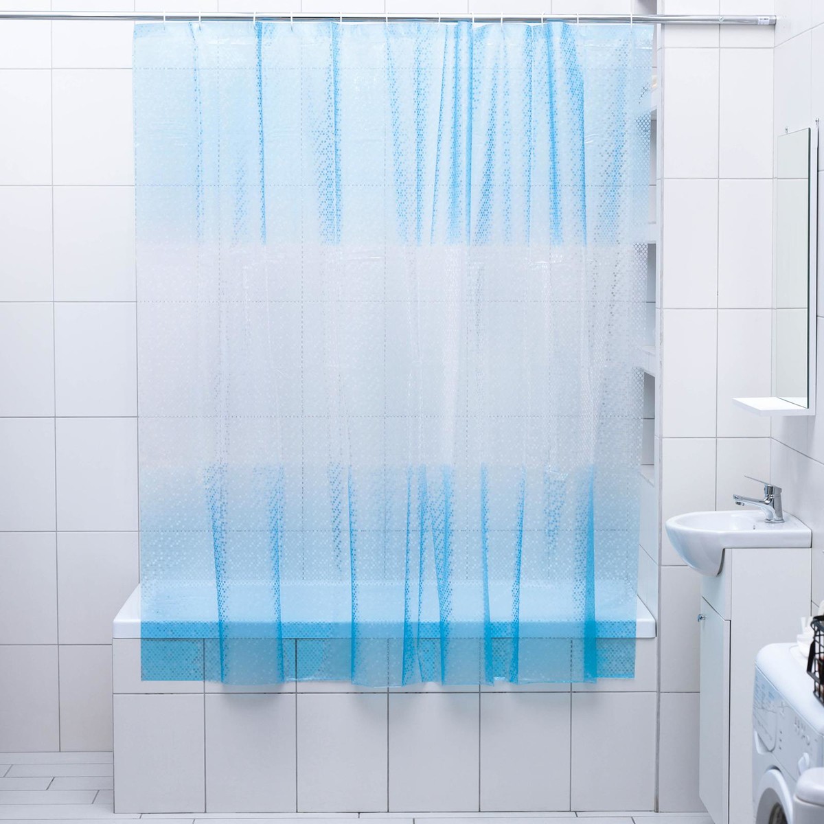 Шторка для ванны 180х180. Шторка для ванной голубая. Штора для ванны синего цвета. Шторы коричневые с голубым фото.