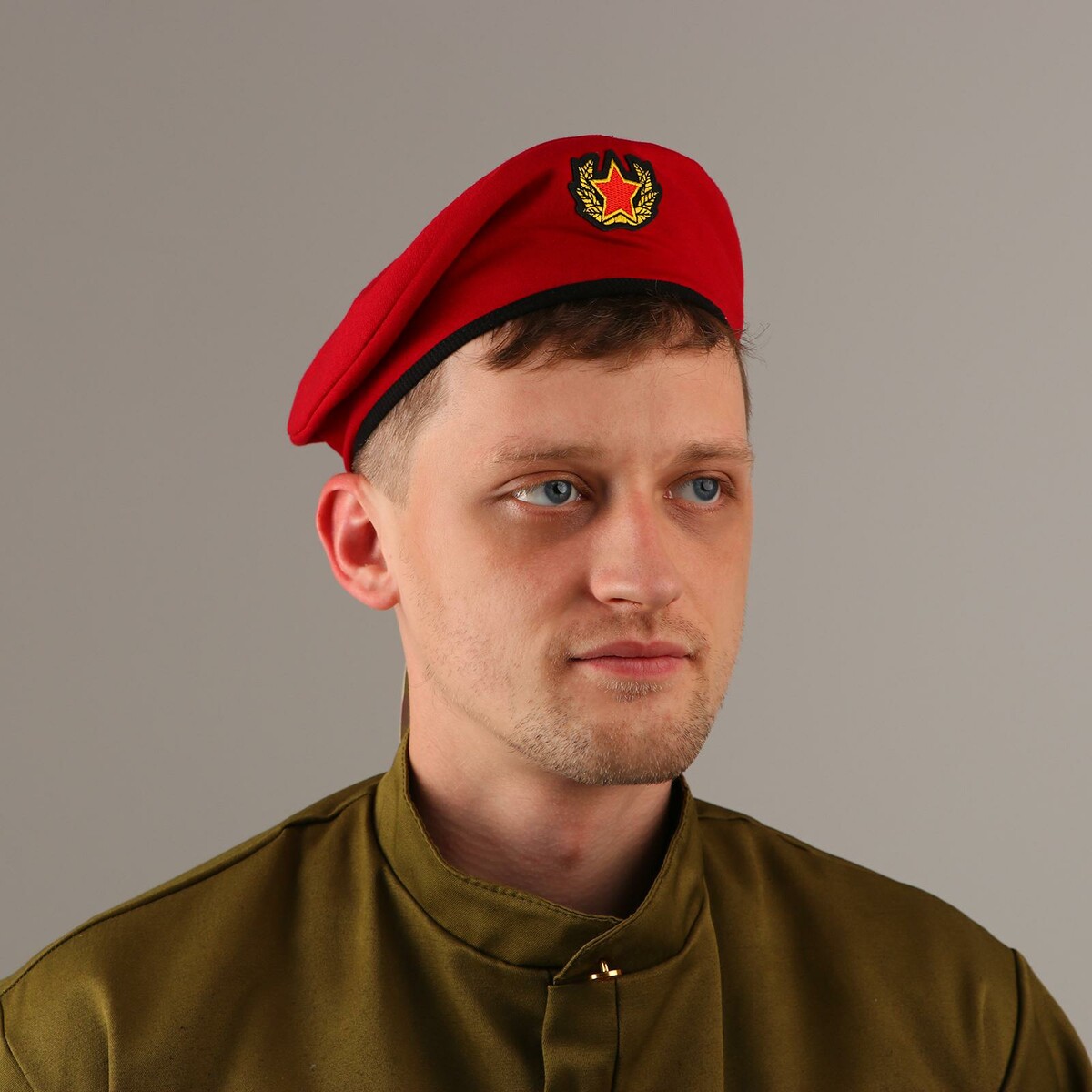 

Берет военного, Красный
