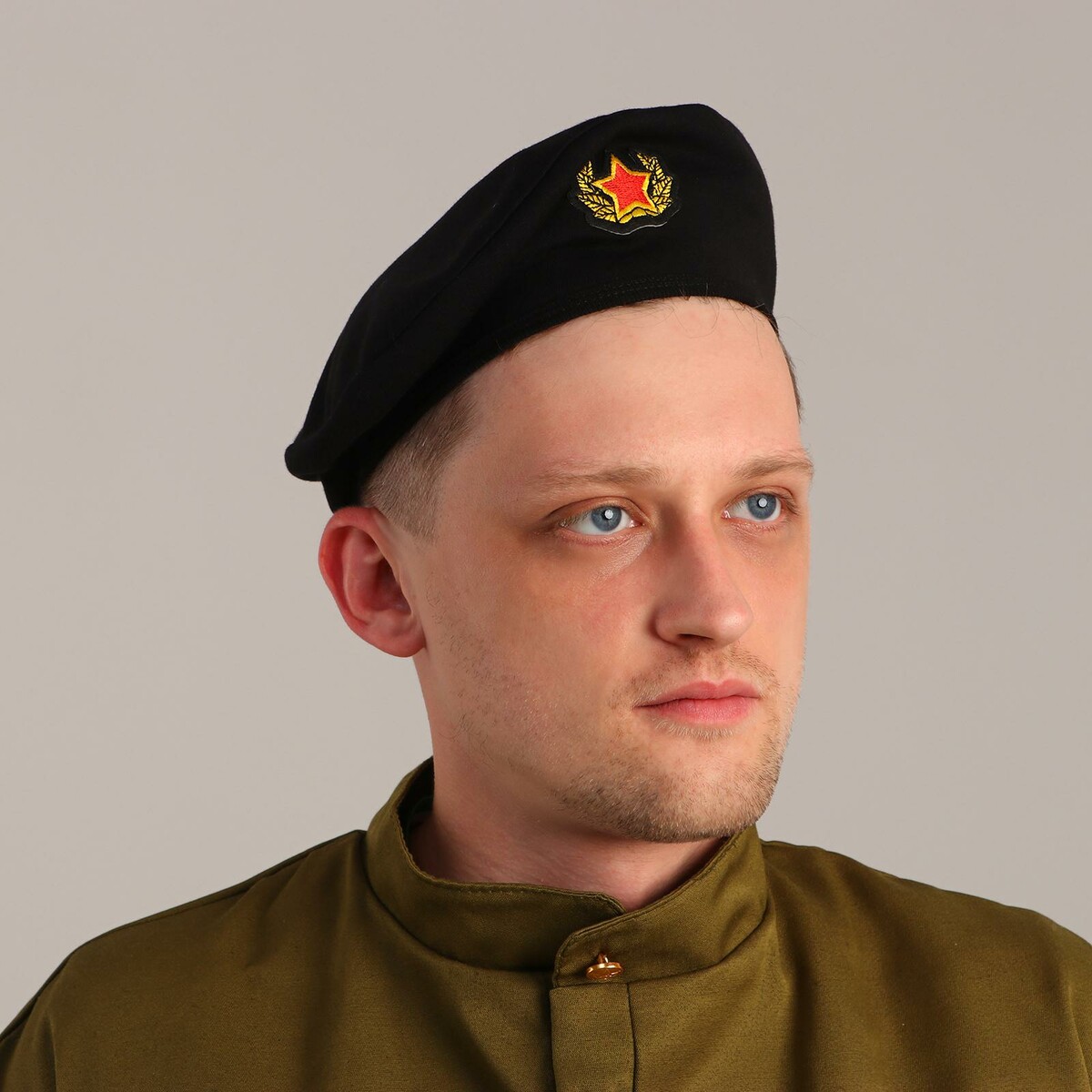 

Берет черный с кокардой, для взрослых