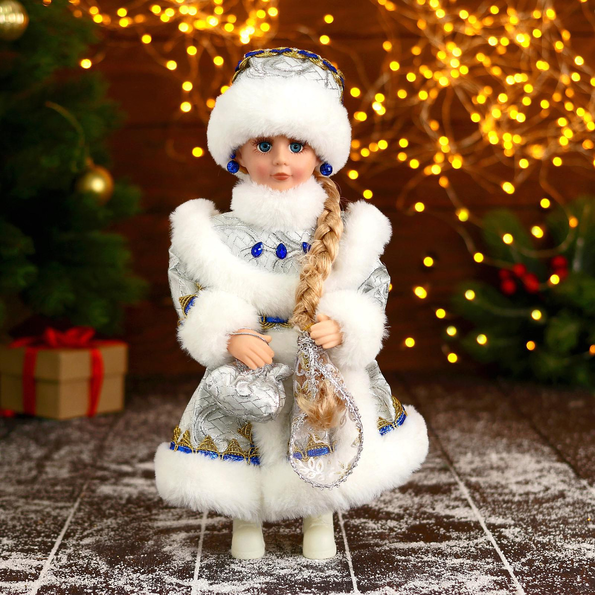 

Снегурочка под елку, Серебристый