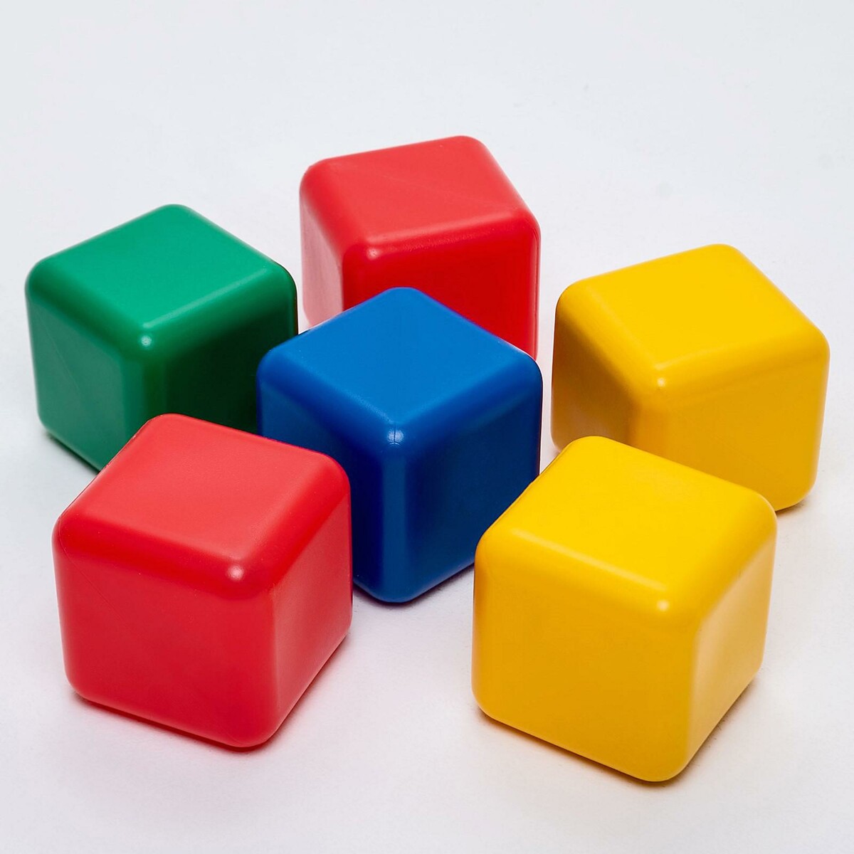 Кубики. Разноцветные кубики. Кубик пластиковый. Разноцветные кубики для детей.