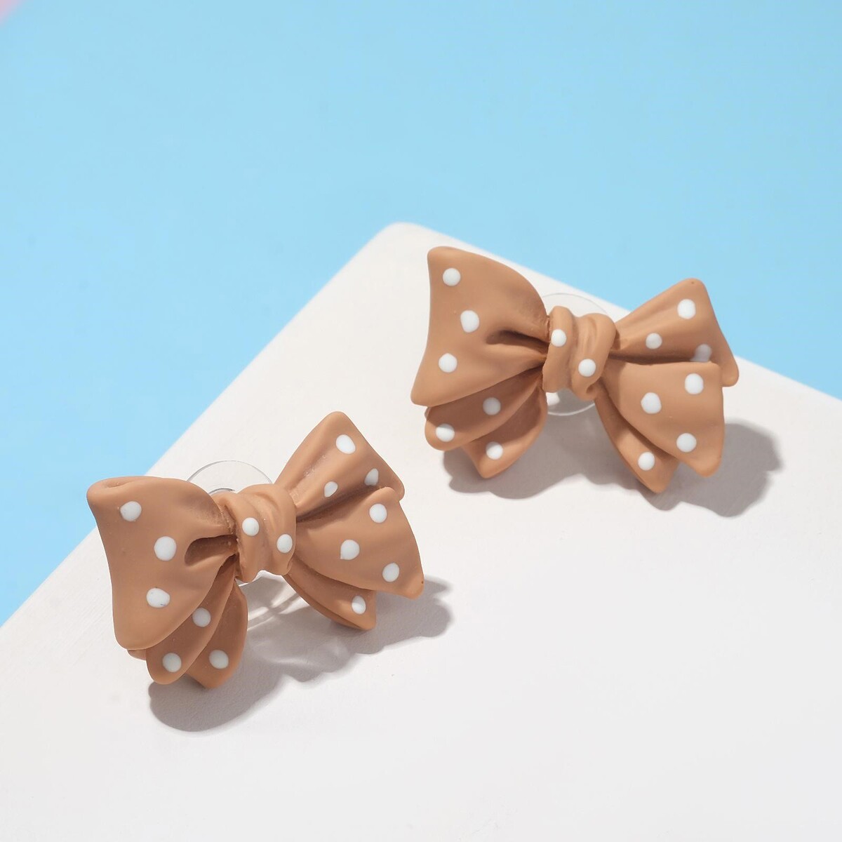 

Серьги пластик, Бежевый