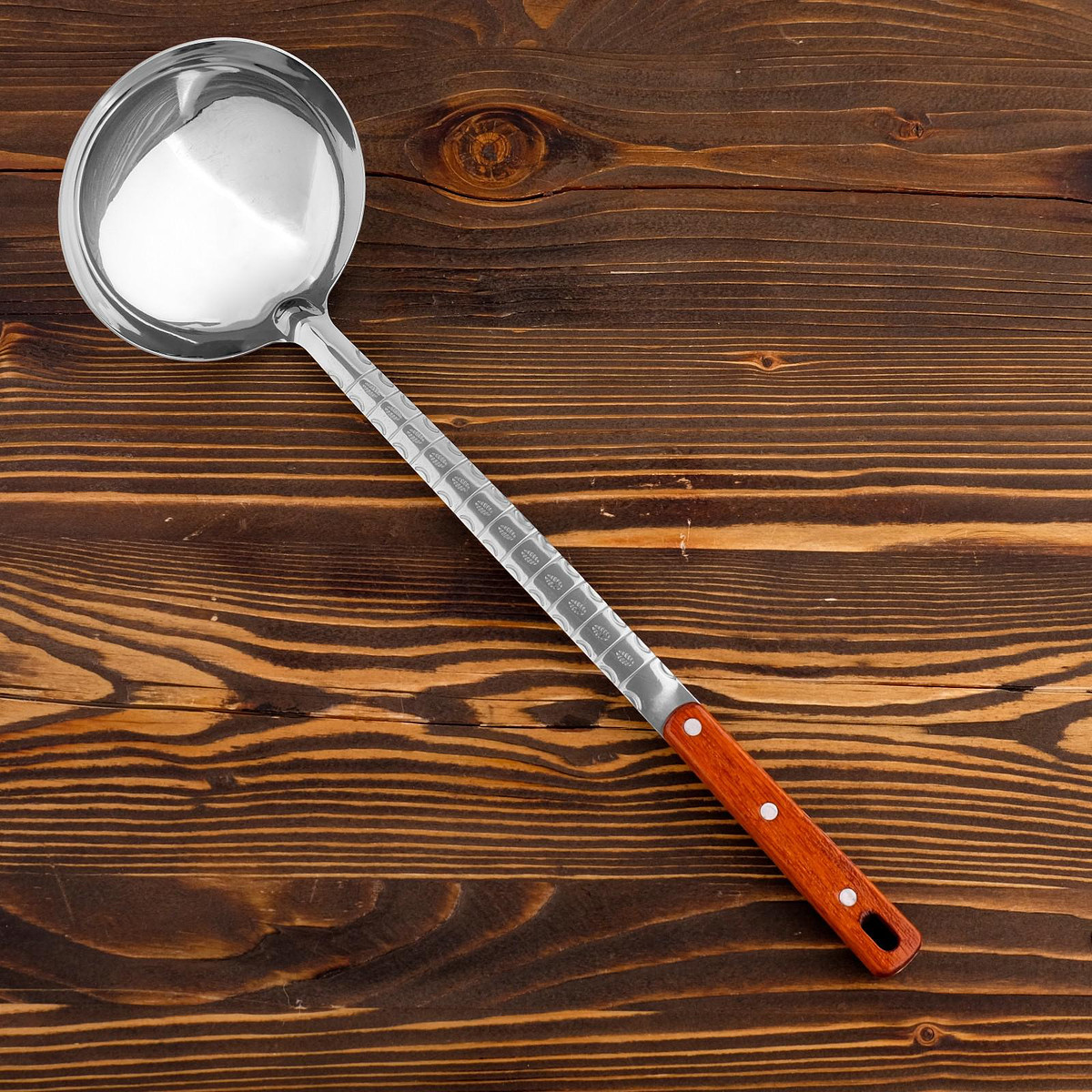 

Поварешка для казана узбекская 42 см, диаметр 14 см с деревянной ручкой, Серебристый;коричневый