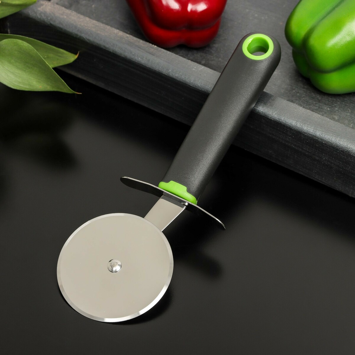 

Нож для пиццы и теста доляна lime, 20,5×6,5 см, цвет черно-зеленый, Черный