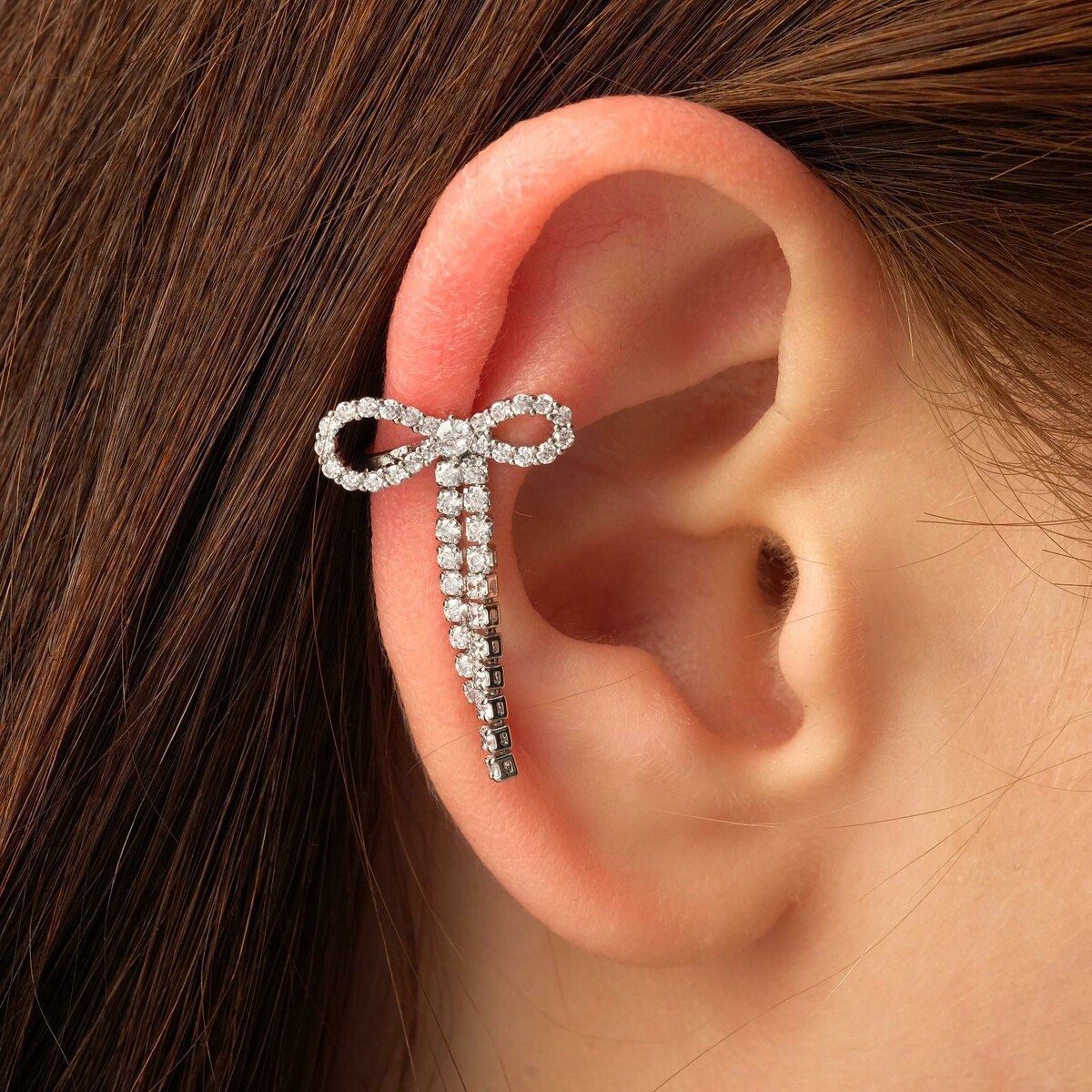 

Серьга, Белый
