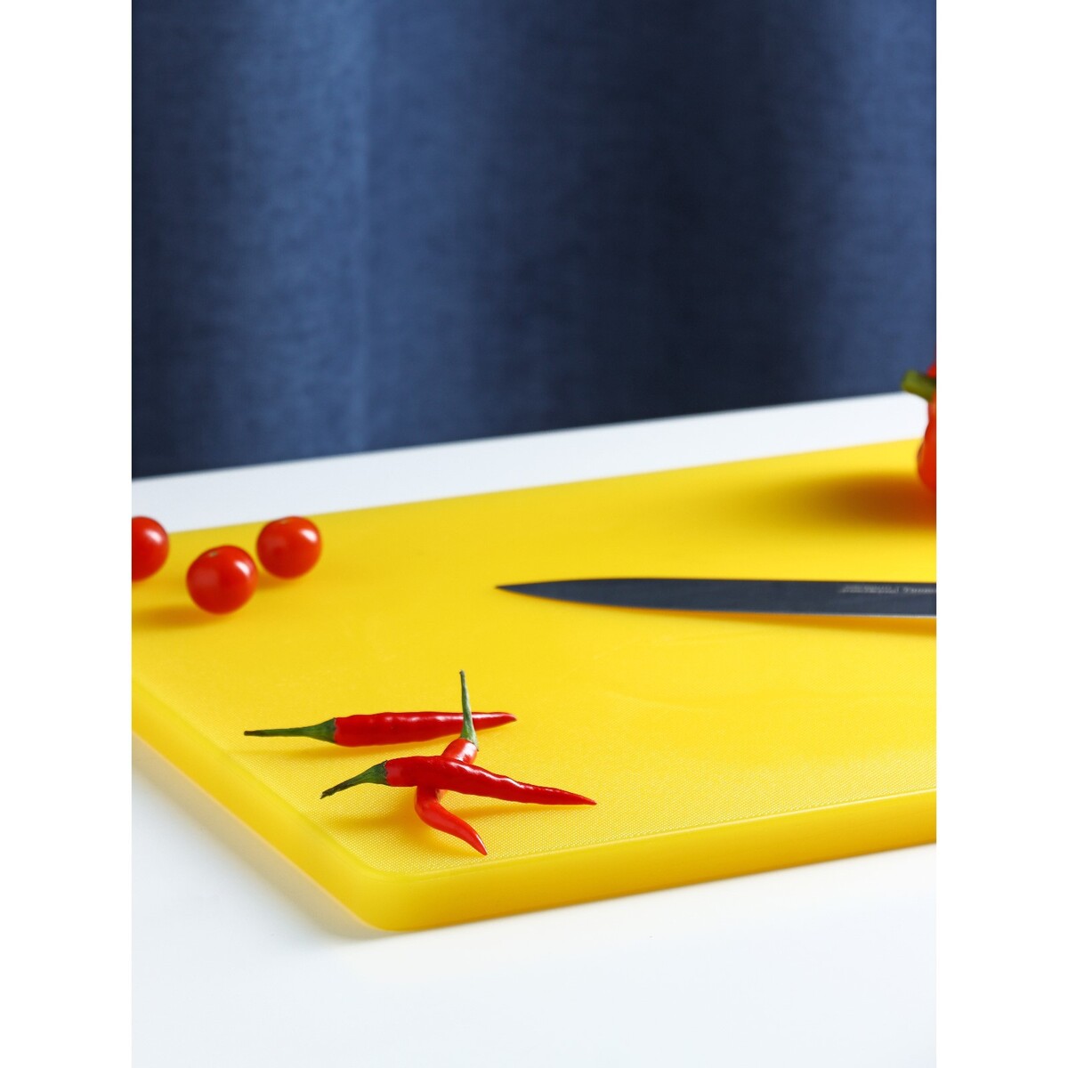фото Доска профессиональная разделочная, 50×35×1,8 см, цвет желтый доляна