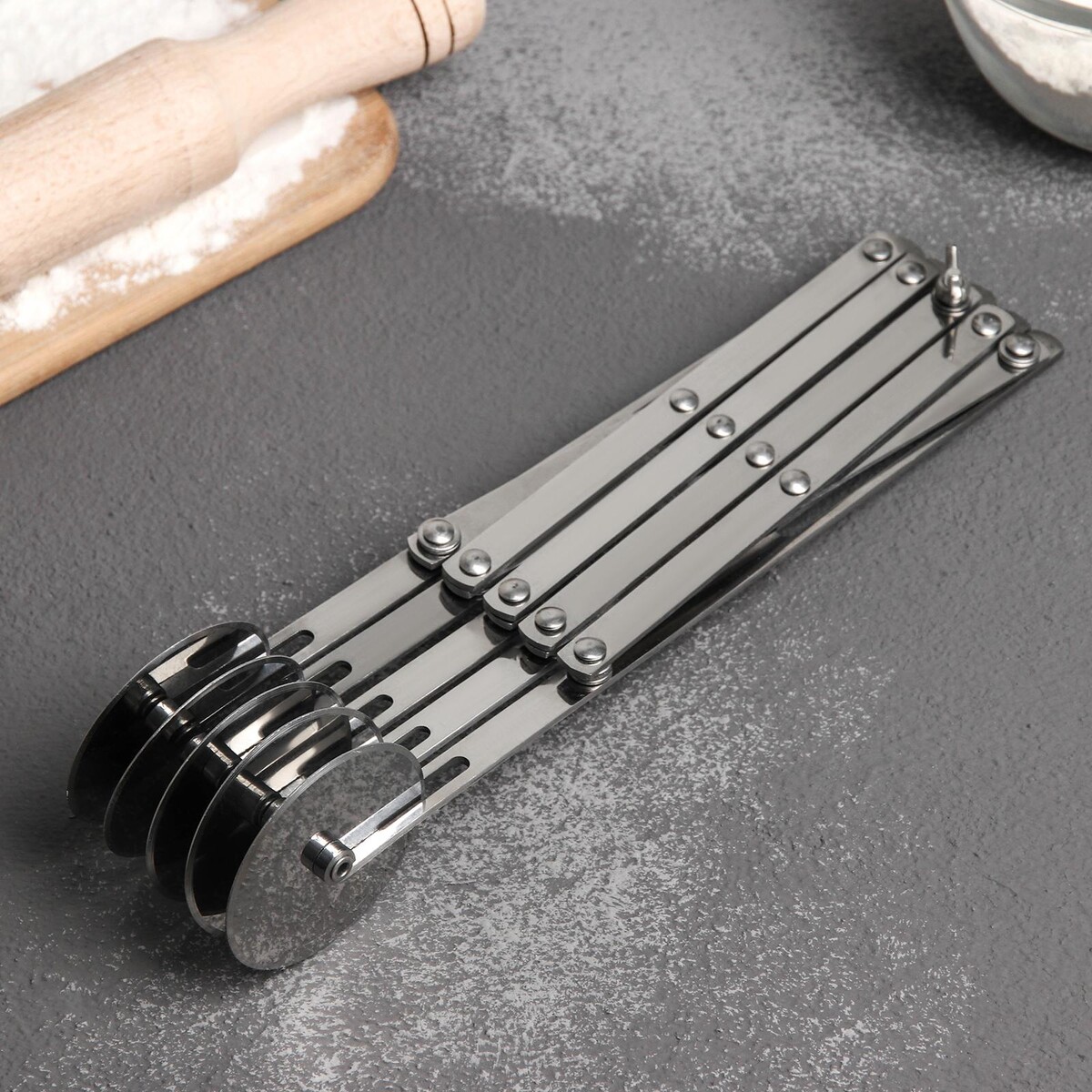 

Тесторезка растяжимая доляна, 5 дисков, 24.5×5 см, Хромированный