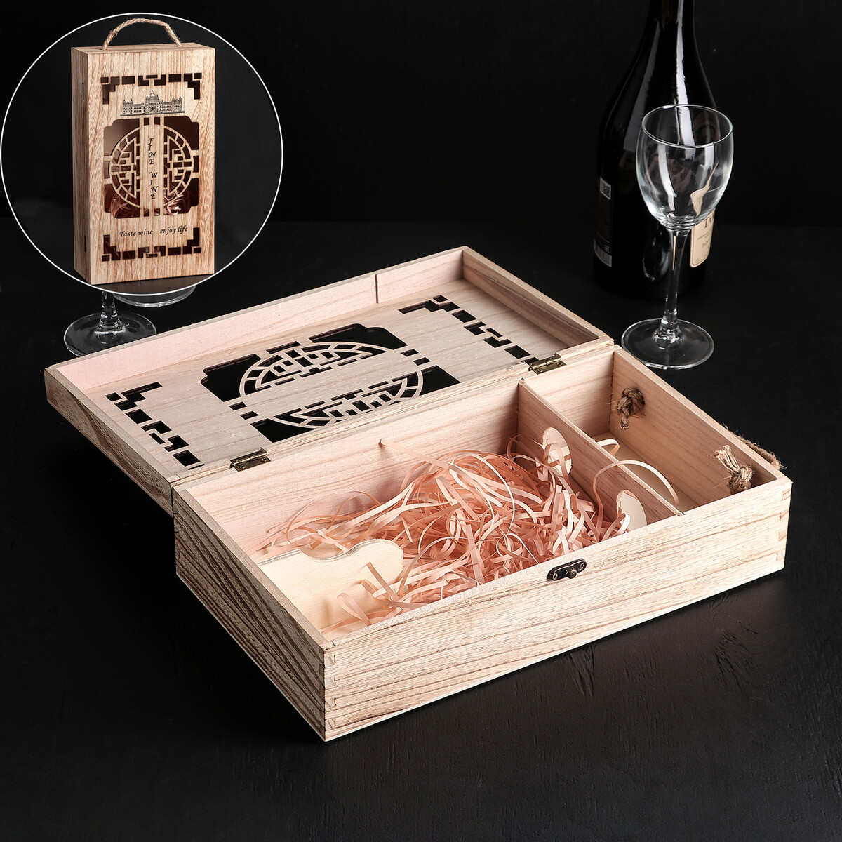 Деревянный ящик из резаных элементов для винных бутылок