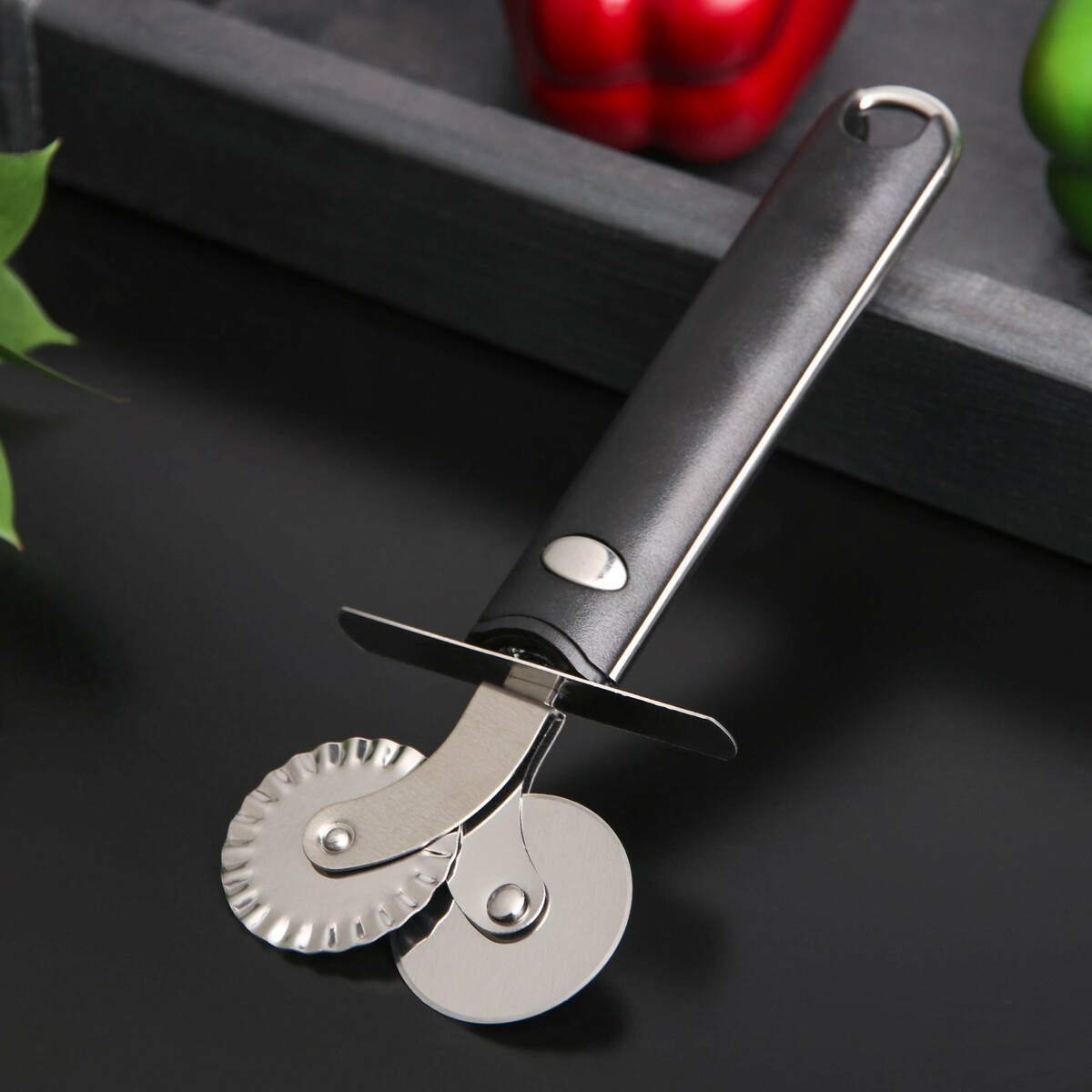 

Нож для пиццы и теста bonjo, двойной, 18×7 см, d=4 см, цвет черный